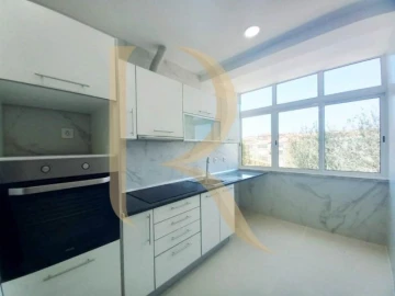 Apartamento T4 para Venda em Laranjeiro e Feijó