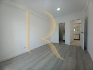 Apartamento T4 para Venda em Laranjeiro e Feijó