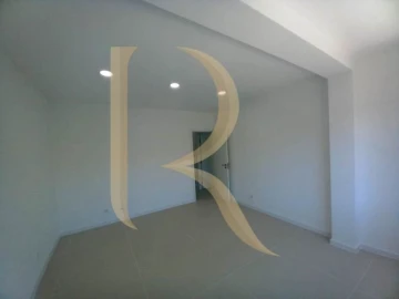 Apartamento T4 para Venda em Laranjeiro e Feijó