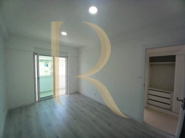 Apartamento T4 para Venda em Laranjeiro e Feijó