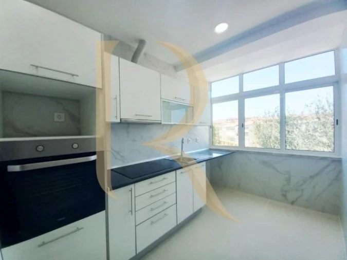 Apartamento T4 para Venda em Laranjeiro e Feijó Foto 2