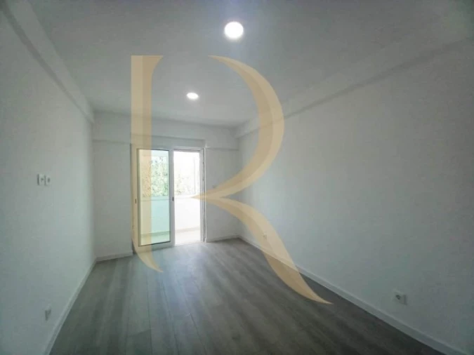 Apartamento T4 para Venda em Laranjeiro e Feijó Foto 8