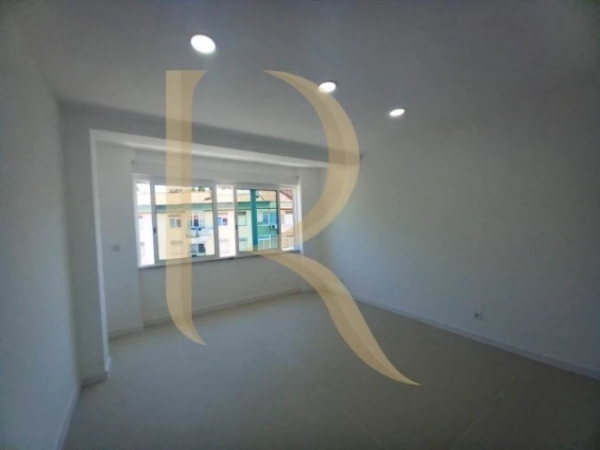 Apartamento T4 para Venda em Laranjeiro e Feijó Foto 19