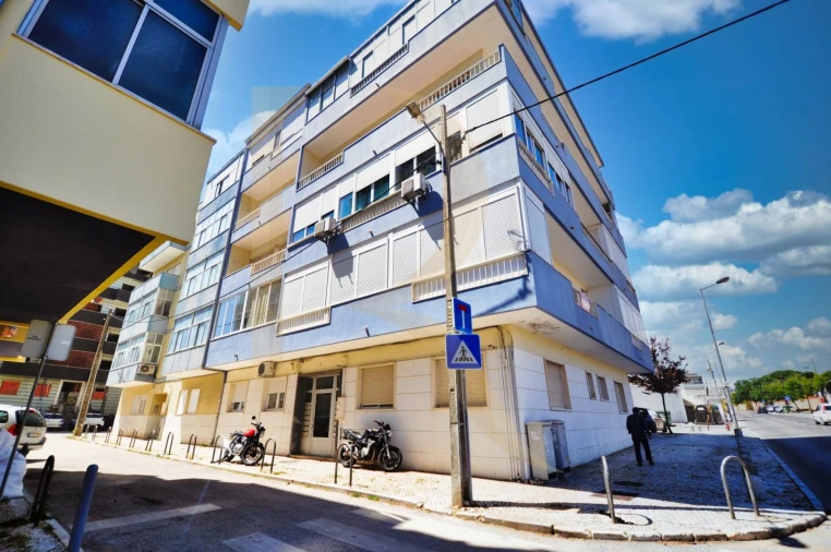 Apartamento T4 para Venda em Laranjeiro e Feijó Foto 22
