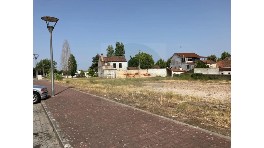 Terreno Comércio / Armazém para Venda em Abrantes (São Vicente e São João) e Alferrarede