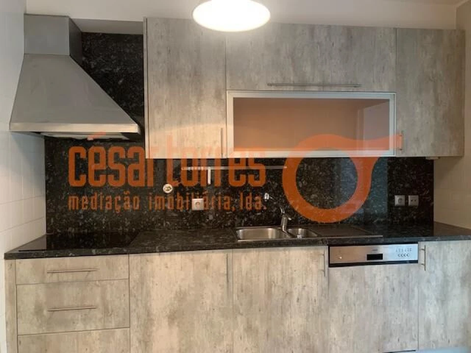 Apartamento T1 para Arrendamento em Arcozelo Foto 5