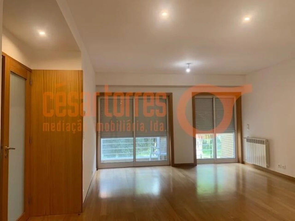 Apartamento T1 para Arrendamento em Arcozelo Foto 14