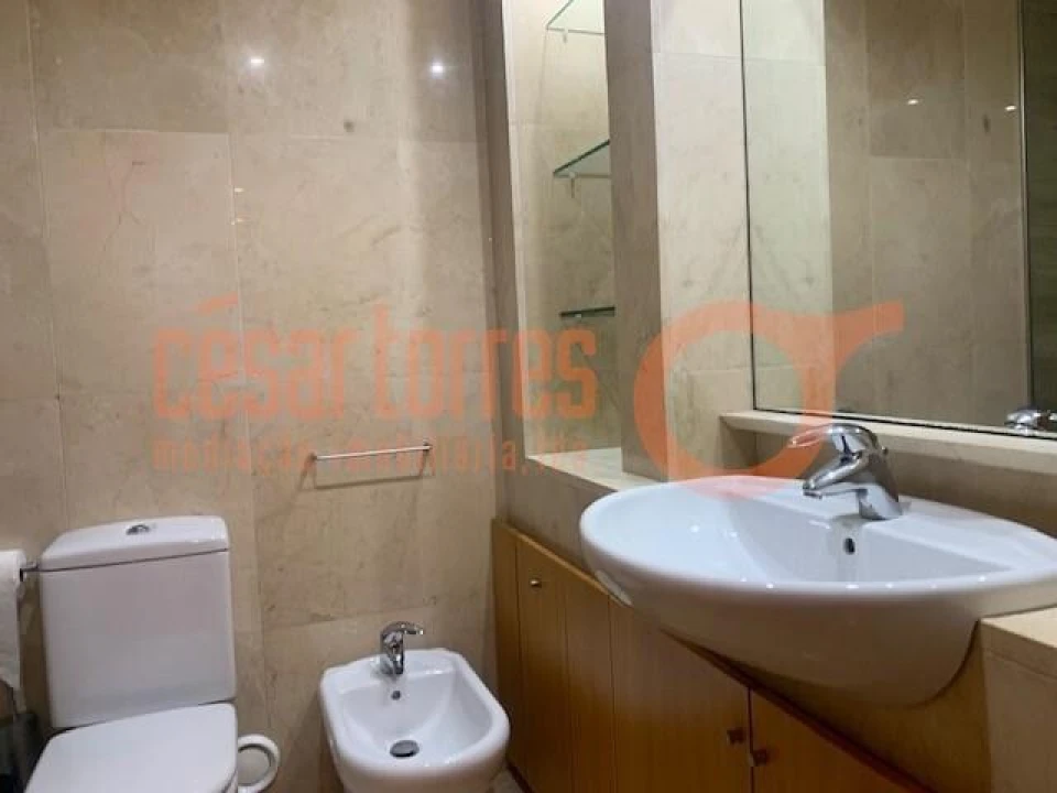 Apartamento T1 para Arrendamento em Arcozelo Foto 19