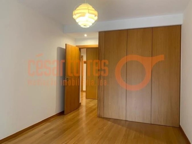 Apartamento T1 para Arrendamento em Arcozelo Foto 17