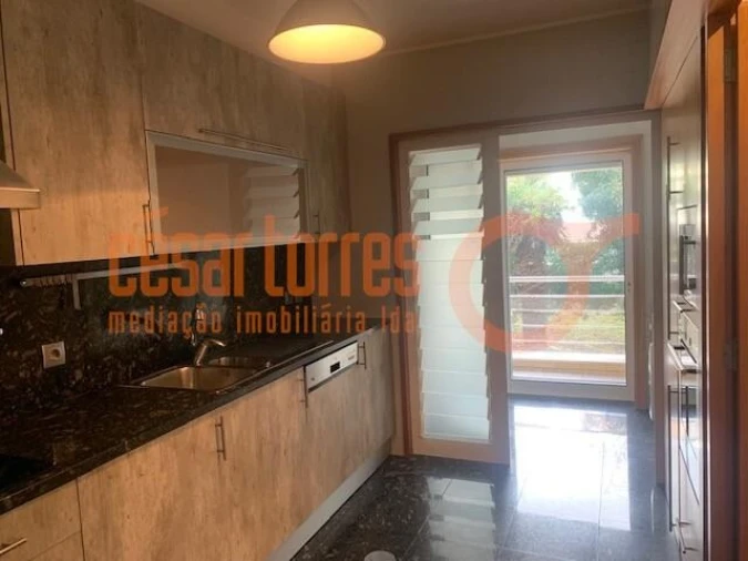 Apartamento T1 para Arrendamento em Arcozelo Foto 4