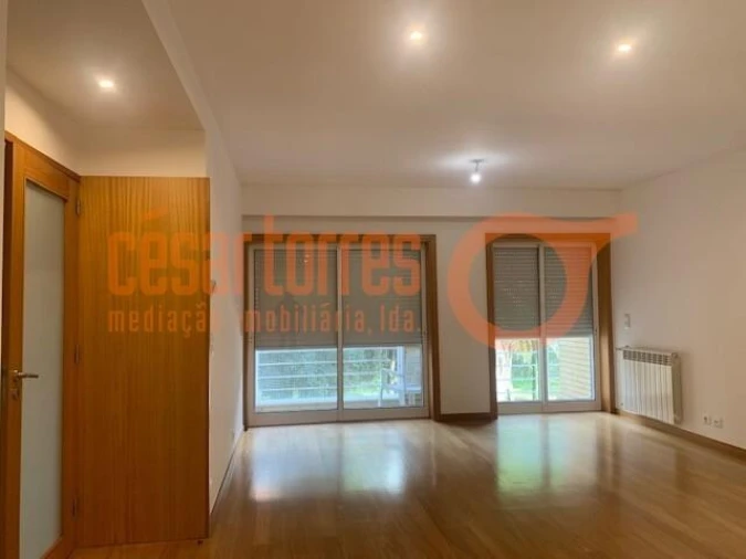 Apartamento T1 para Arrendamento em Arcozelo Foto 14