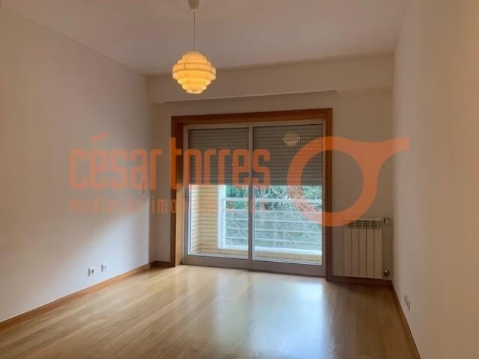 Apartamento T1 para Arrendamento em Arcozelo Foto 16