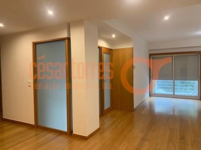 Apartamento T1 para Arrendamento em Arcozelo Foto 10