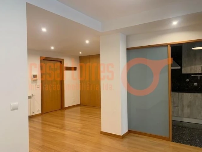 Apartamento T1 para Arrendamento em Arcozelo Foto 8