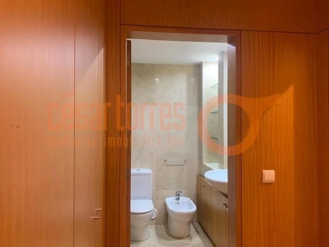 Apartamento T1 para Arrendamento em Arcozelo Foto 20