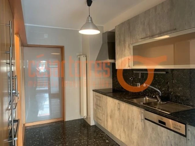 Apartamento T1 para Arrendamento em Arcozelo Foto 3