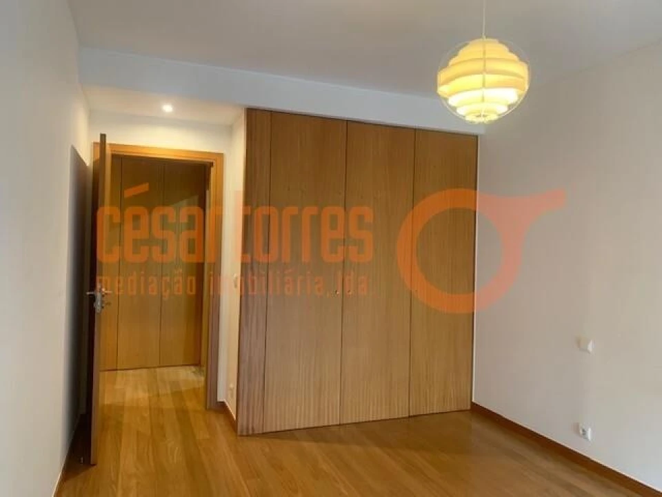 Apartamento T1 para Arrendamento em Arcozelo Foto 15