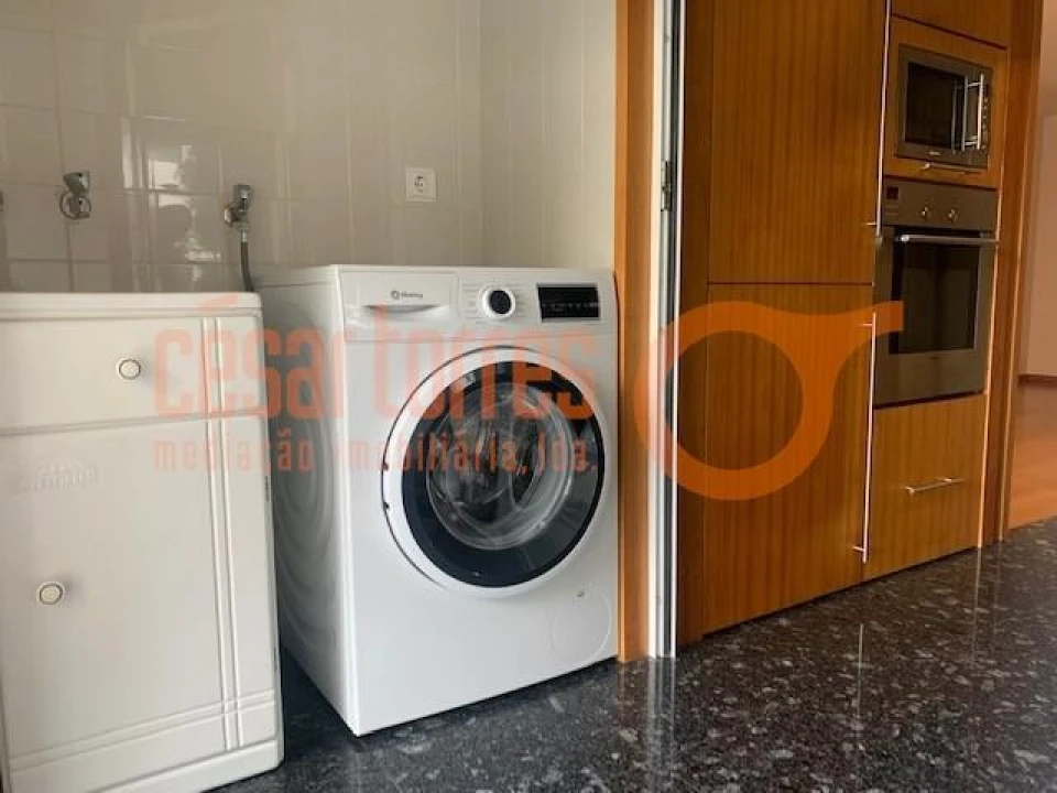 Apartamento T1 para Arrendamento em Arcozelo Foto 7