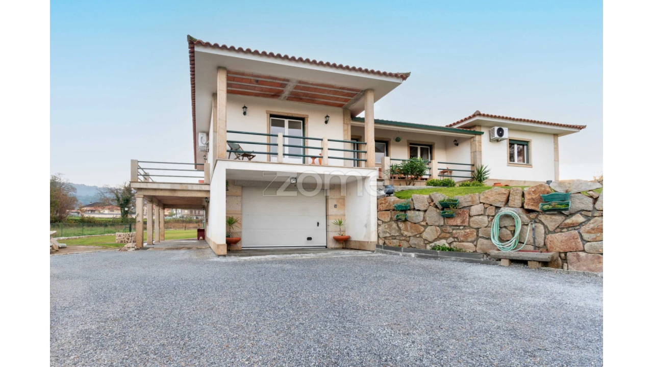 Moradia T4 para Venda em Gandra Foto 3