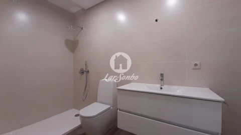 Moradia T4 para Venda em Anta e Guetim