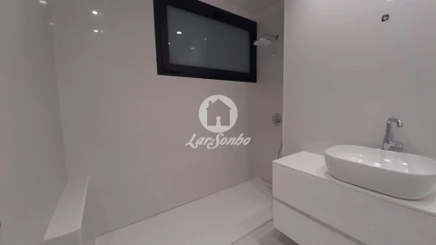 Moradia T4 para Venda em Anta e Guetim