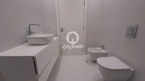 Moradia T4 para Venda em Anta e Guetim