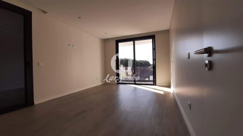 Moradia T4 para Venda em Anta e Guetim