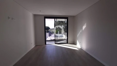 Moradia T4 para Venda em Anta e Guetim