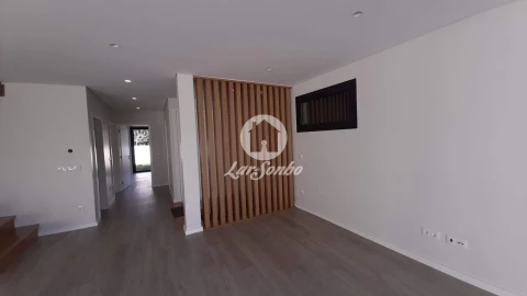 Moradia T4 para Venda em Anta e Guetim