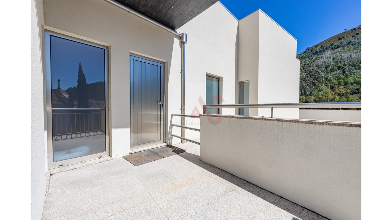 Moradia T4 para Venda em Teixeira e Teixeiró Foto 31