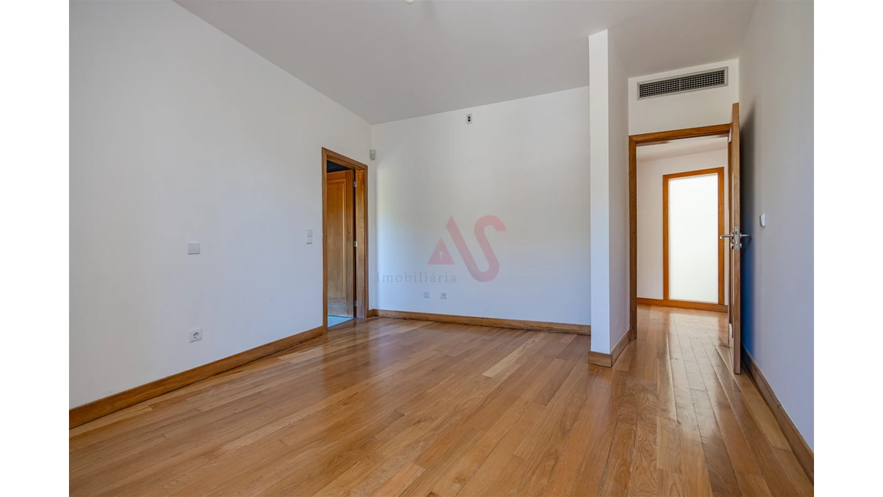 Moradia T4 para Venda em Teixeira e Teixeiró Foto 22