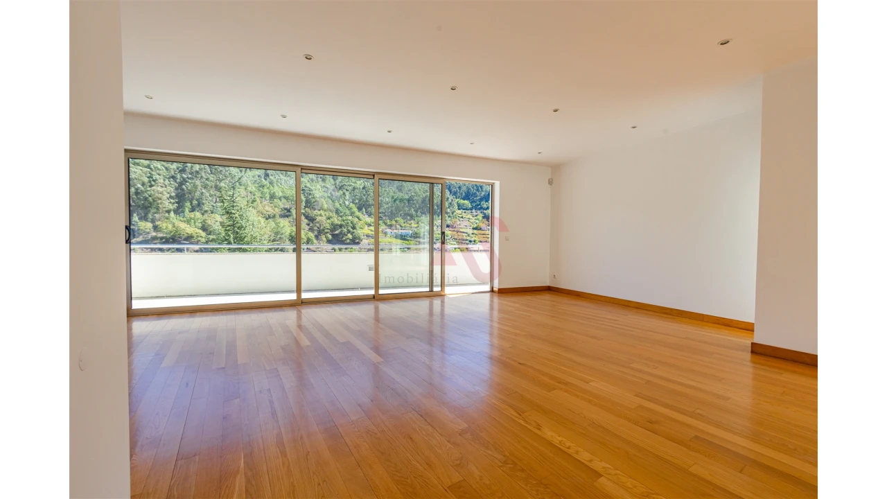 Moradia T4 para Venda em Teixeira e Teixeiró Foto 4