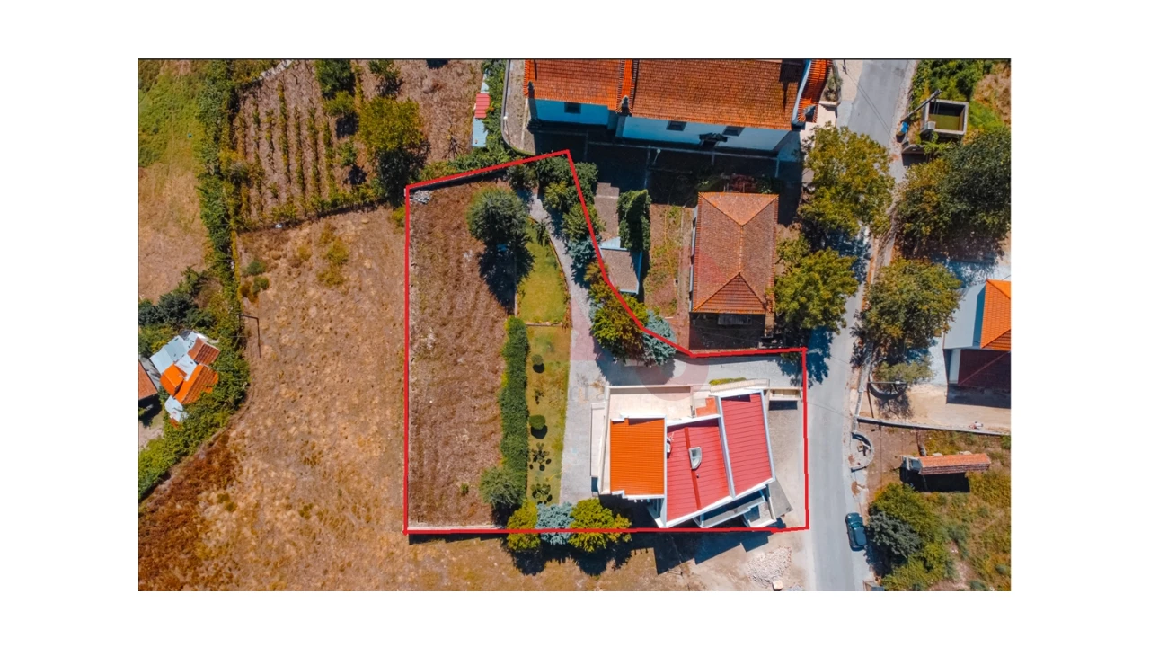 Moradia T4 para Venda em Teixeira e Teixeiró Foto 6