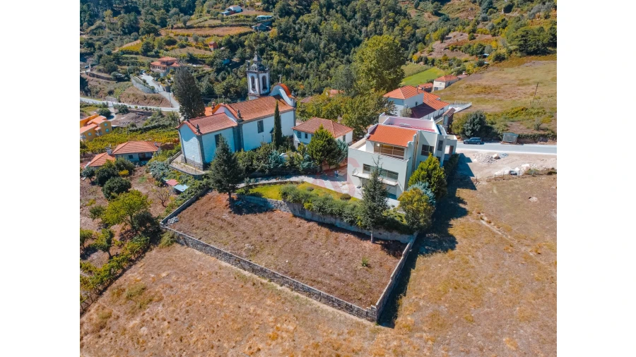 Moradia T4 para Venda em Teixeira e Teixeiró Foto 32