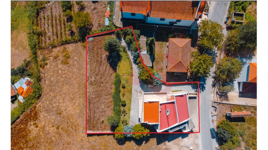 Moradia T4 para Venda em Teixeira e Teixeiró Foto 6