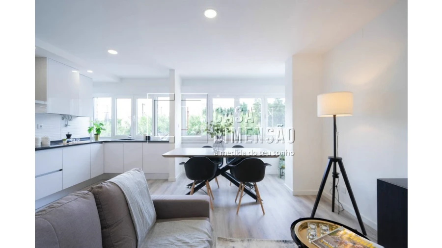 Apartamento T2 para Venda em Benfica Foto 5