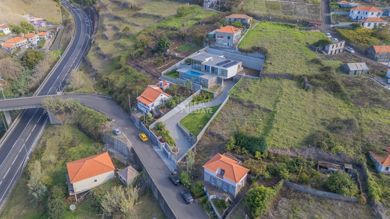 Moradia T3 para Venda em Estreito da Calheta Foto 100