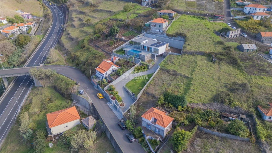 Moradia T3 para Venda em Estreito da Calheta Foto 100