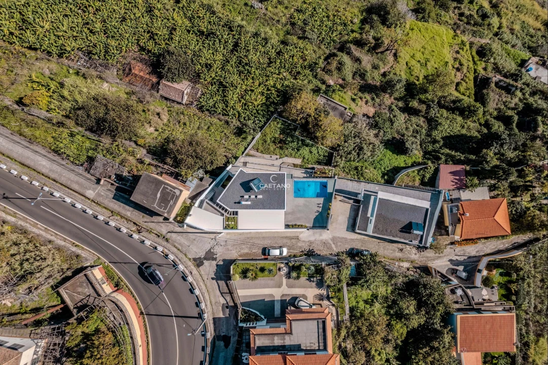 Moradia T2 para Venda em Arco da Calheta Foto 32