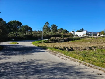 Armazém para Venda em Nelas