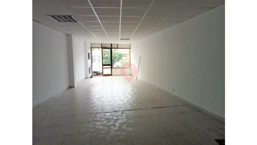 Loja para Venda em Vila e Roussas