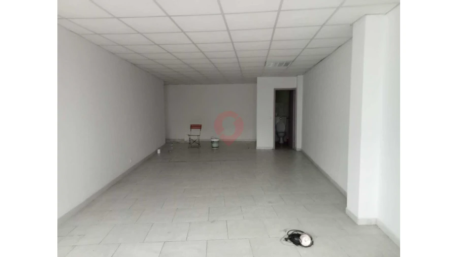 Loja para Venda em Vila e Roussas Foto 2