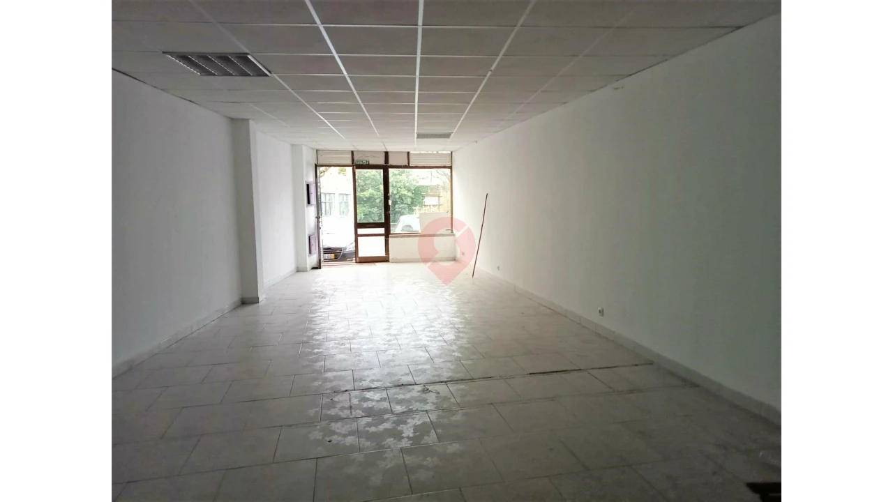 Loja para Venda em Vila e Roussas Foto 1