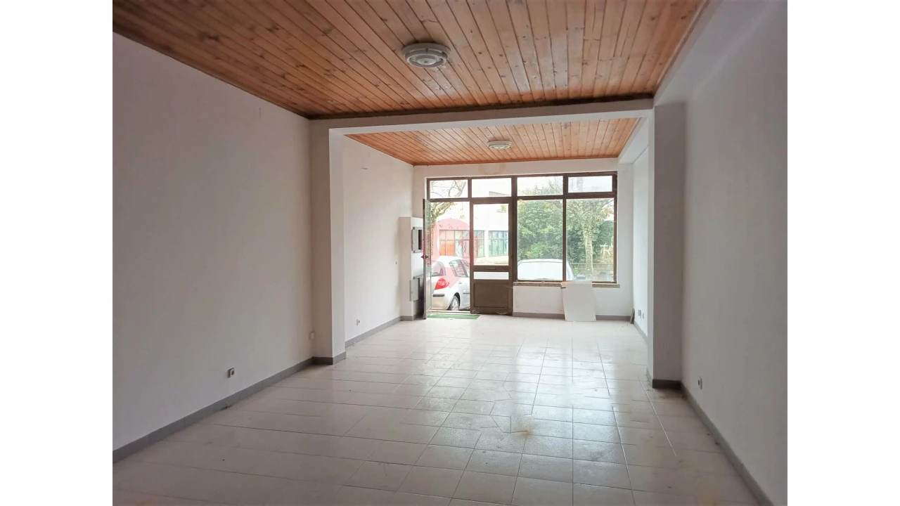 Loja para Venda em Vila e Roussas Foto 1