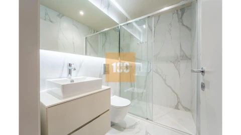Apartamento T4 para Venda em Santa Marinha e São Pedro da Afurada