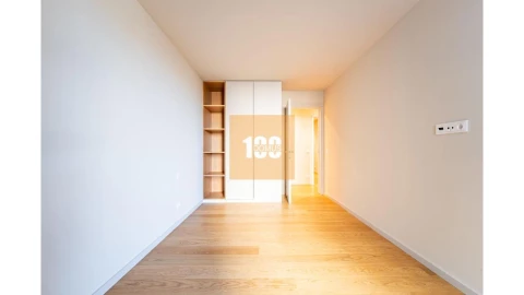 Apartamento T4 para Venda em Santa Marinha e São Pedro da Afurada