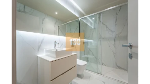 Apartamento T4 para Venda em Santa Marinha e São Pedro da Afurada