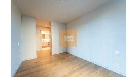 Apartamento T4 para Venda em Santa Marinha e São Pedro da Afurada