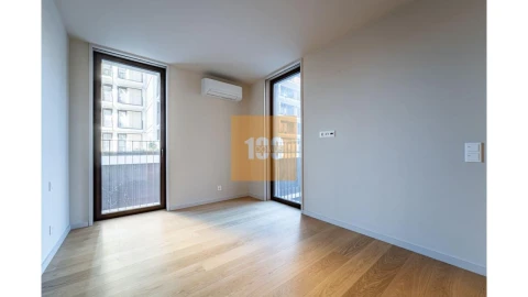 Apartamento T4 para Venda em Santa Marinha e São Pedro da Afurada