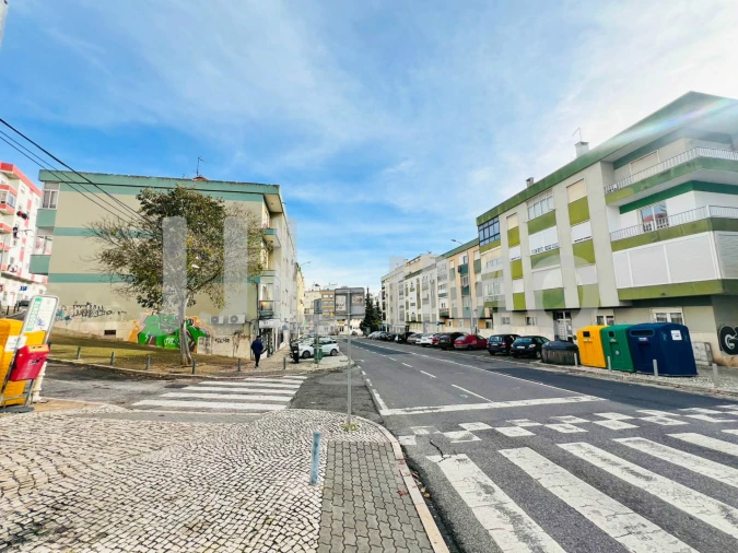 Loja para Venda em Falagueira-Venda Nova Foto 3